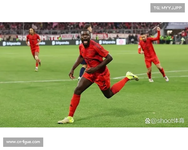 于帕梅卡诺续约正在推进，拜仁后防线关键球员留队